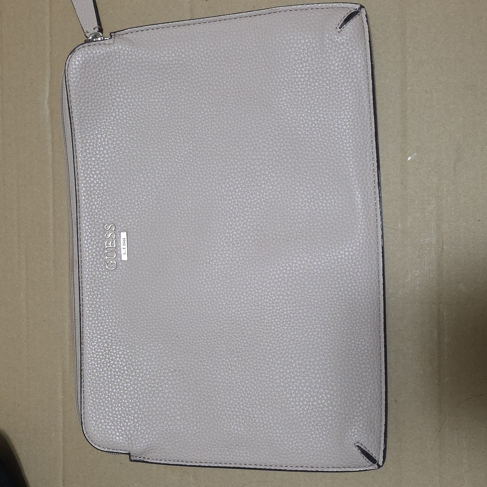GUESS Light Gray Toiletry Bag